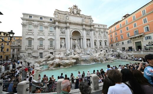 Tourists overwhelm European hotspots as popular sites swarmed with holidaymakers as early as 8am