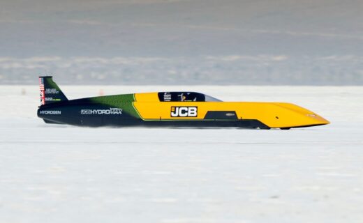 JCB Hydromax reaches 368mph ahead of land speed world record attempt next week