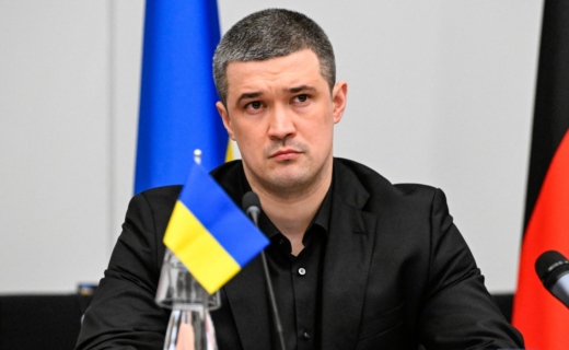 Sacked Ukrainian defence minister calls for fresh elections in challenge to Volodymyr Zelensky