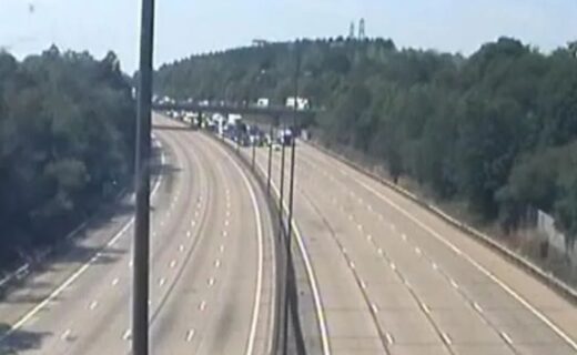 M25 traffic: Drivers face miles of congestion as air ambulance lands on busy motorway