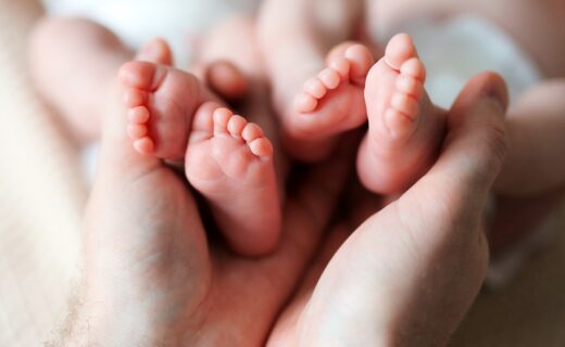 Woman gives birth to twins with different fathers in extraordinary surrogacy case