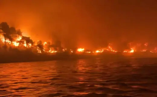 British tourists forced to make 'Dunkirk-style' evacuation after wildfires ravage tourist hotspot