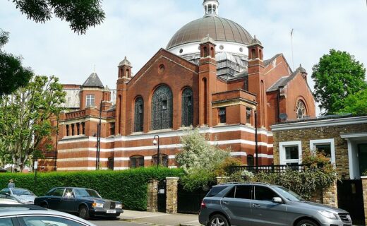 London synagogue 'attacked with fireworks' by hooded youths during Jewish New Year