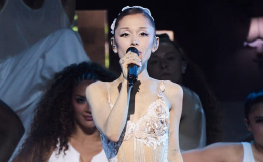 Ariana Grande breaks down on stage as star struggles to sing during final show before hiatus